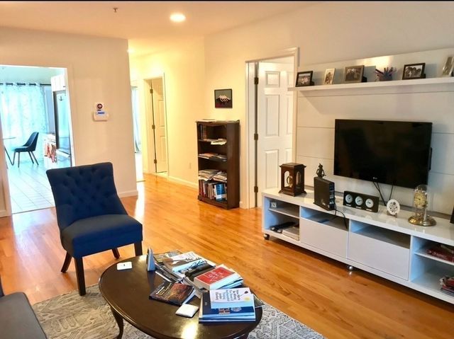 20 Cameron St 102, Brookline, MA 02445