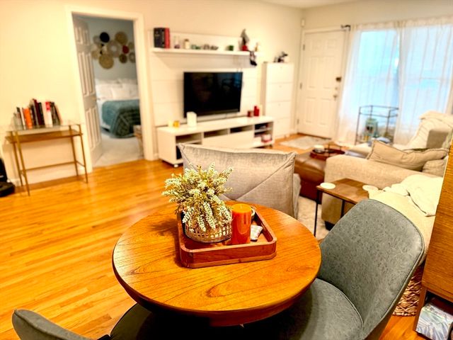 20 Cameron St 102, Brookline, MA 02445