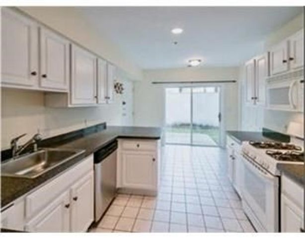 20 Cameron St 102, Brookline, MA 02445