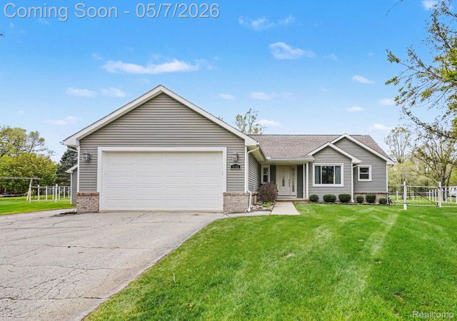 2321 Foxmore Circle, Highland Charter Township, MI 48356