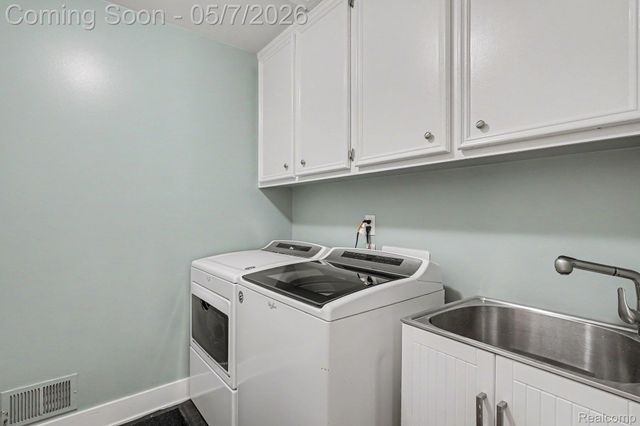 2321 Foxmore Circle, Highland Charter Township, MI 48356