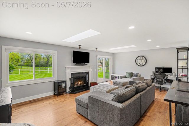 2321 Foxmore Circle, Highland Charter Township, MI 48356