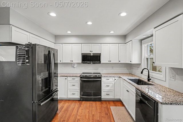 2321 Foxmore Circle, Highland Charter Township, MI 48356