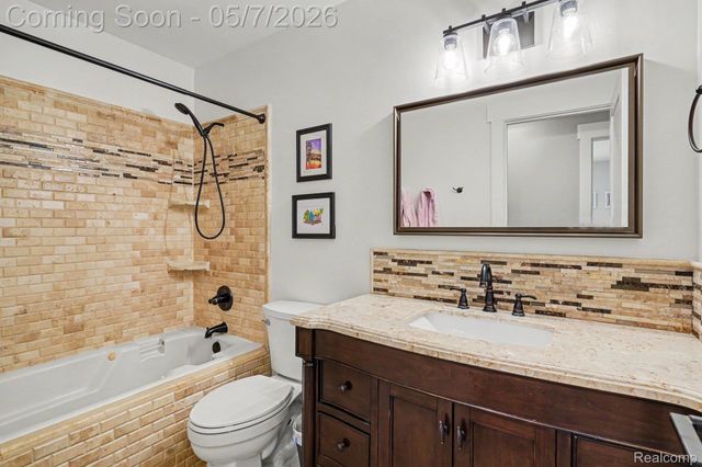 2321 Foxmore Circle, Highland Charter Township, MI 48356