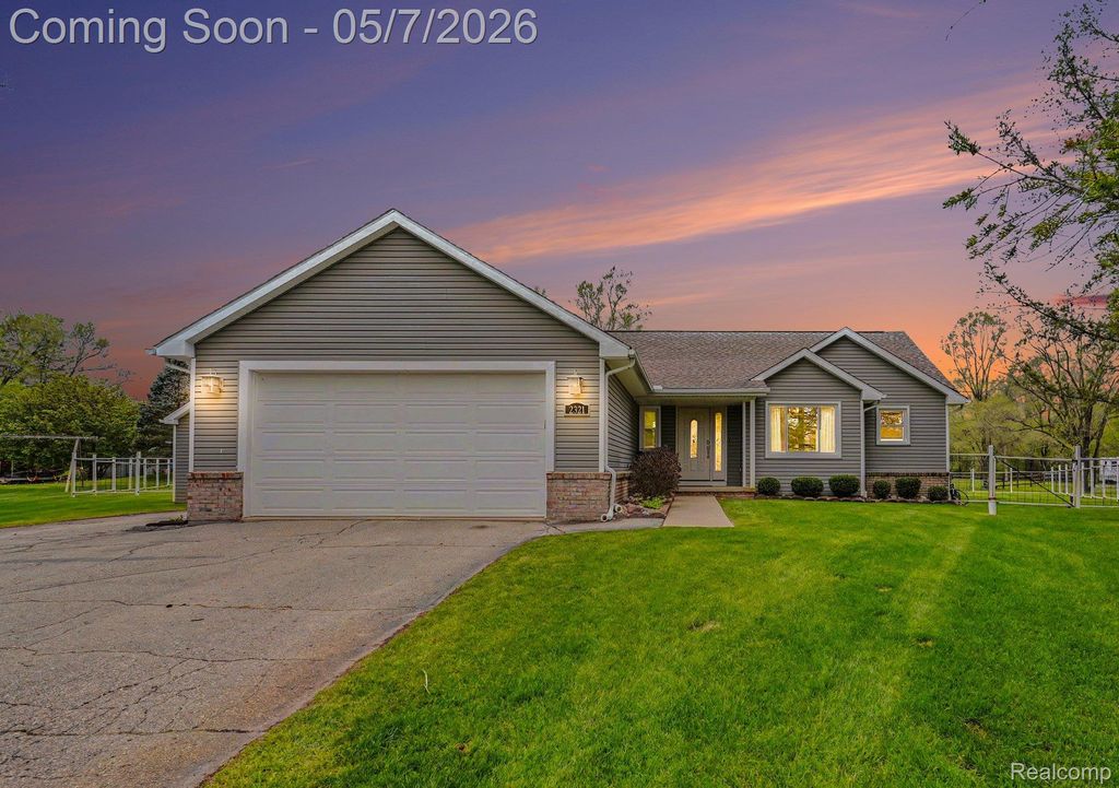 2321 Foxmore Circle, Highland Charter Township, MI 48356