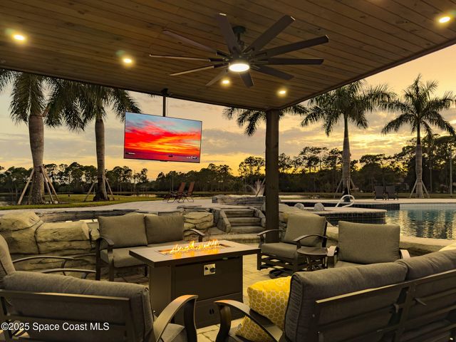 4236 Hield Road NW, Palm Bay, FL 32907