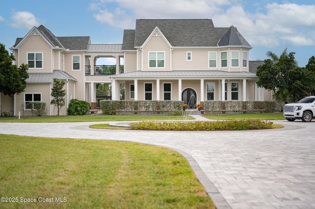 4236 Hield Road NW, Palm Bay, FL 32907