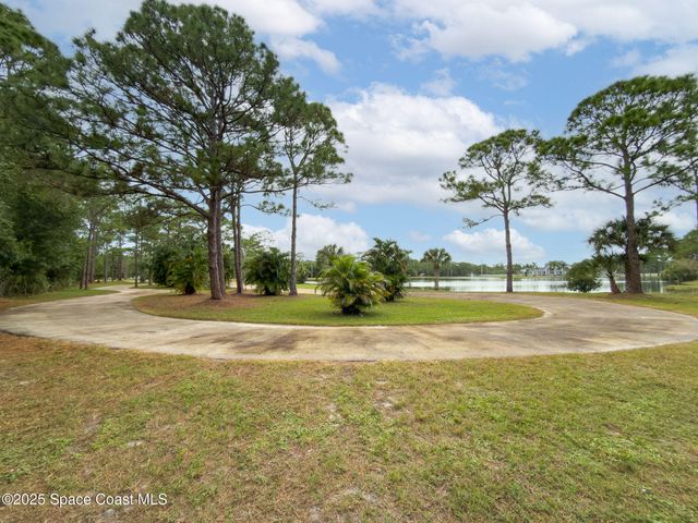 4236 Hield Road NW, Palm Bay, FL 32907