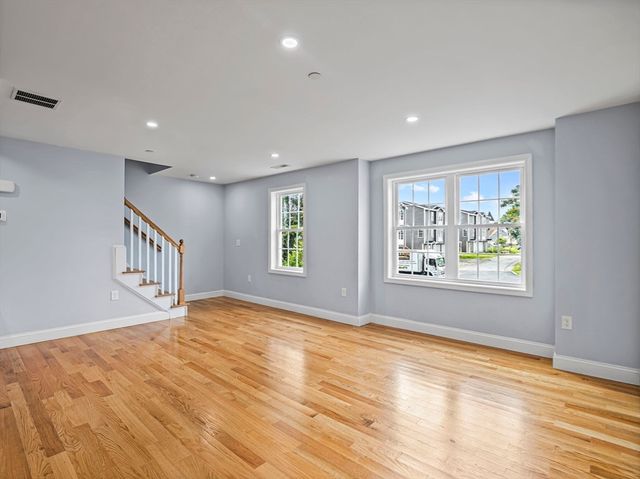 543 Andover St 7, Lawrence, MA 01843