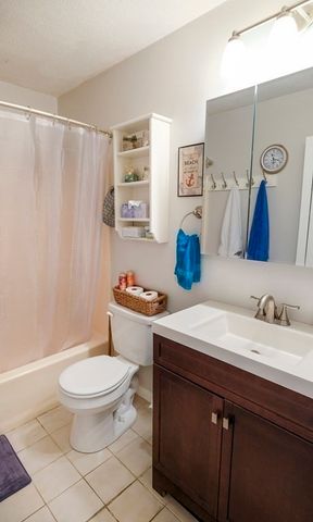 183 Farrwood Dr 183, Haverhill, MA 01835