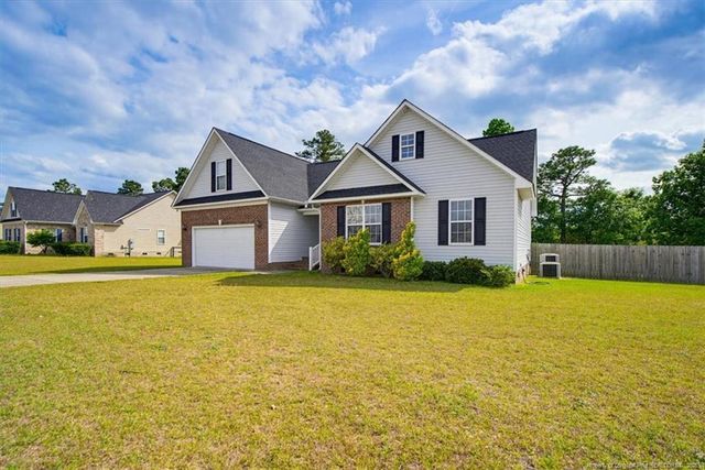 332 Wood Valley Lane, Raeford, NC 28376