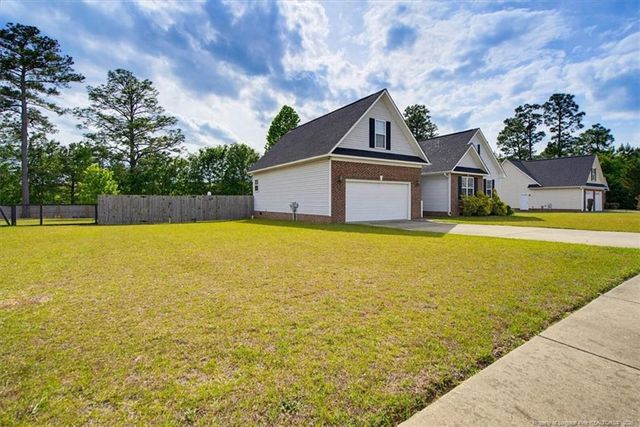 332 Wood Valley Lane, Raeford, NC 28376