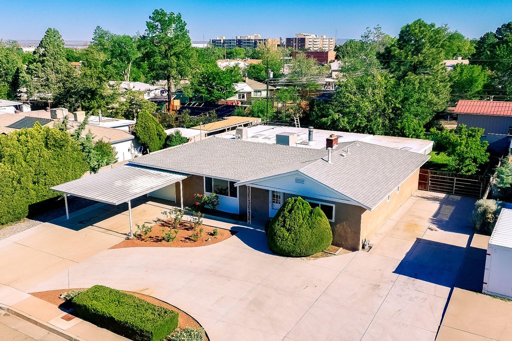 5917 Natalie Avenue NE, Albuquerque, NM 87110