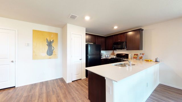 907 Wildflower Street, Ennis, TX 75119