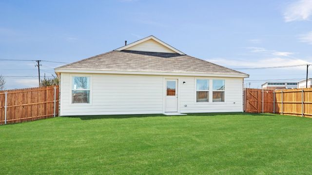 907 Wildflower Street, Ennis, TX 75119