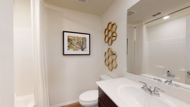 907 Wildflower Street, Ennis, TX 75119