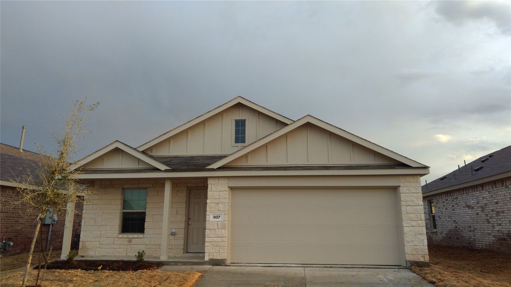907 Wildflower Street, Ennis, TX 75119