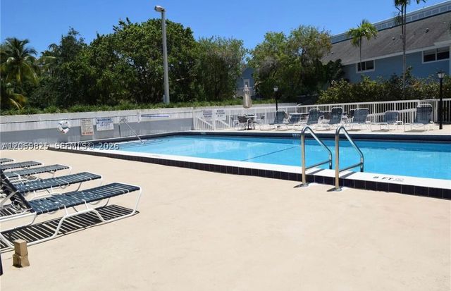 798 Crandon Blvd 44-B, Key Biscayne, FL 33149