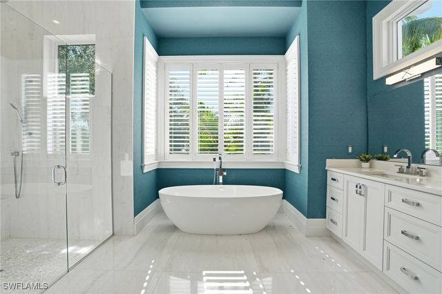 185 North Lake DR, Naples, FL 34102