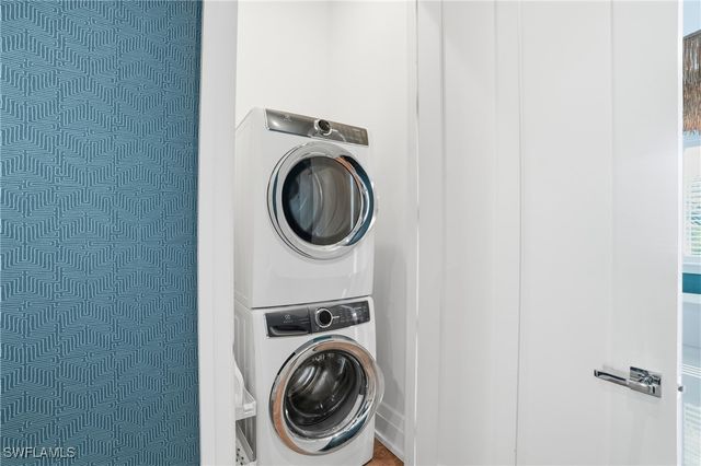 185 North Lake DR, Naples, FL 34102