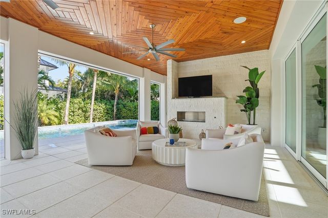 185 North Lake DR, Naples, FL 34102