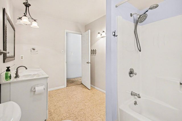 1257 Cr-325 E, Valparaiso, IN 46383