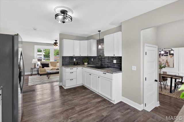 245 Humes Lane, Florissant, MO 63031