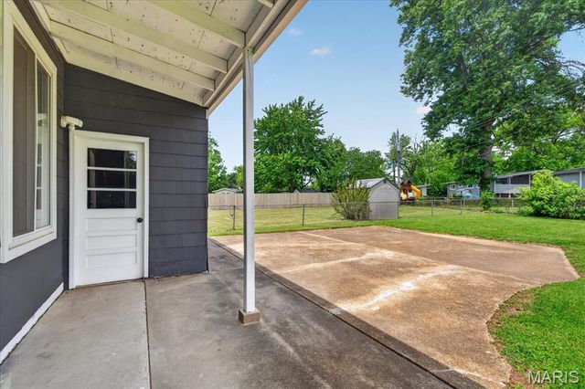 245 Humes Lane, Florissant, MO 63031