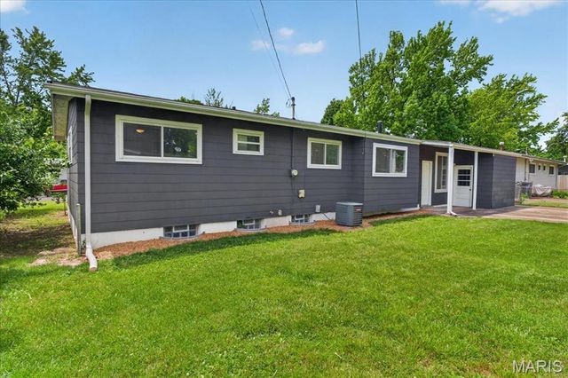 245 Humes Lane, Florissant, MO 63031