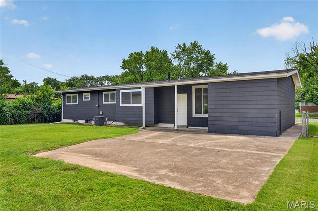 245 Humes Lane, Florissant, MO 63031