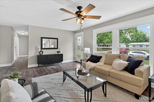 245 Humes Lane, Florissant, MO 63031