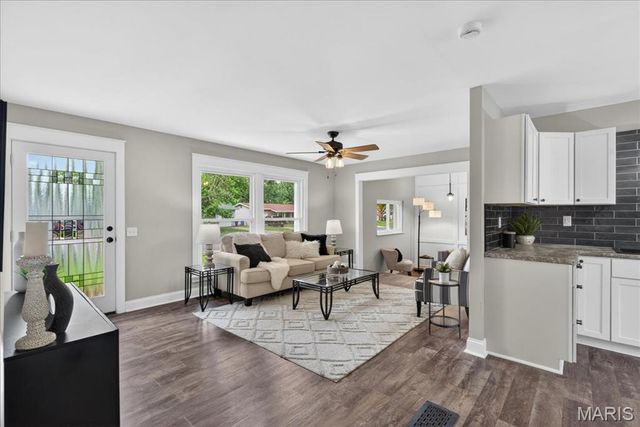 245 Humes Lane, Florissant, MO 63031