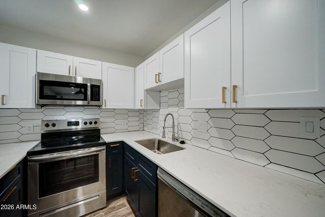 2919 N 38TH Street, Phoenix, AZ 85018