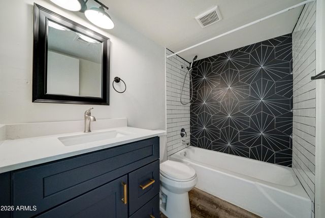 2919 N 38TH Street, Phoenix, AZ 85018