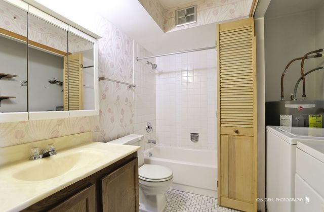 5206 Midlothian Turnpike 203, Crestwood, IL 60418