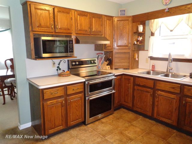 3185 Columbine Drive, Saginaw Twp, MI 48603