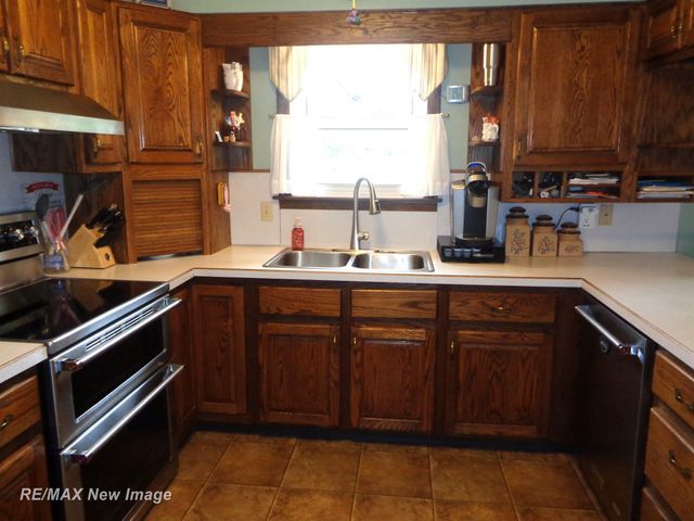 3185 Columbine Drive, Saginaw Twp, MI 48603