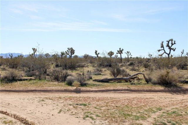 40 La Brisa, Yucca Valley, CA 92284