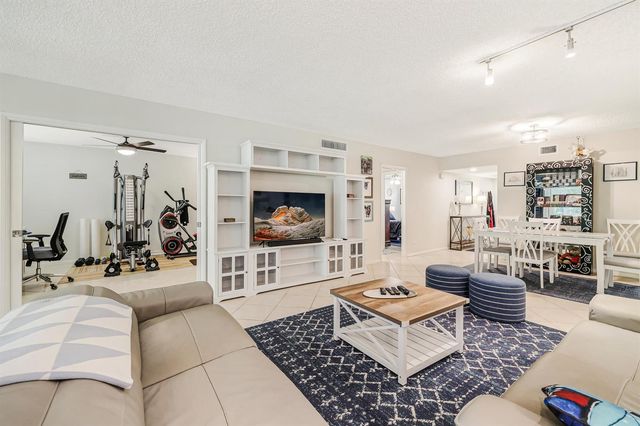 933 Cypress Grove Drive 103, Pompano Beach, FL 33069