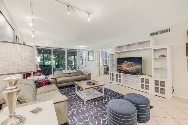 933 Cypress Grove Drive 103, Pompano Beach, FL 33069