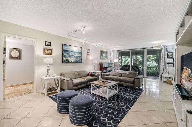 933 Cypress Grove Drive 103, Pompano Beach, FL 33069