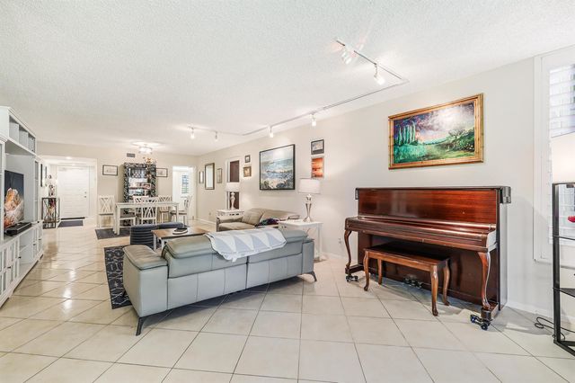 933 Cypress Grove Drive 103, Pompano Beach, FL 33069