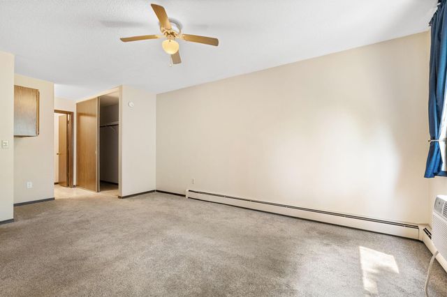 2011 E 122nd Street D24, Burnsville, MN 55337