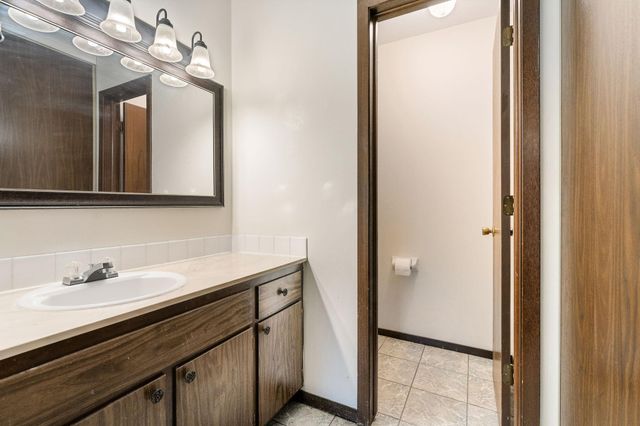 2011 E 122nd Street D24, Burnsville, MN 55337