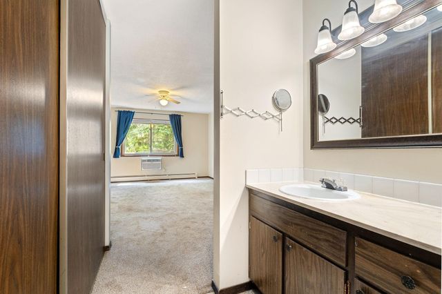 2011 E 122nd Street D24, Burnsville, MN 55337