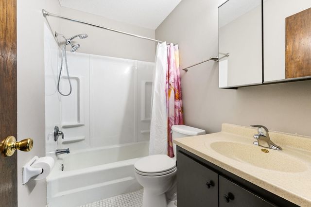 2011 E 122nd Street D24, Burnsville, MN 55337