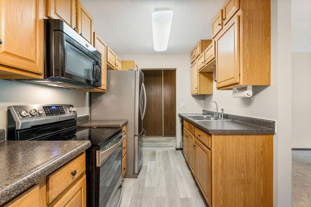 2011 E 122nd Street D24, Burnsville, MN 55337