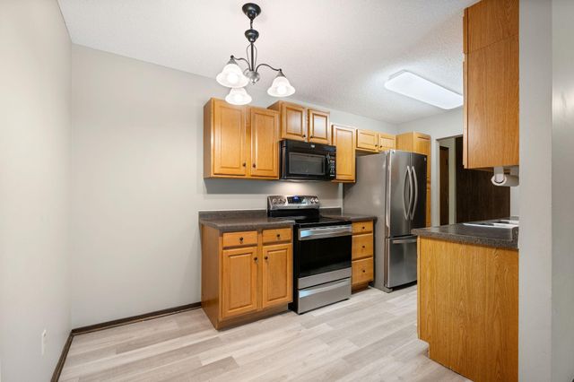 2011 E 122nd Street D24, Burnsville, MN 55337