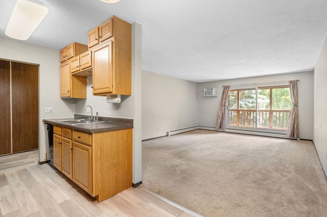 2011 E 122nd Street D24, Burnsville, MN 55337