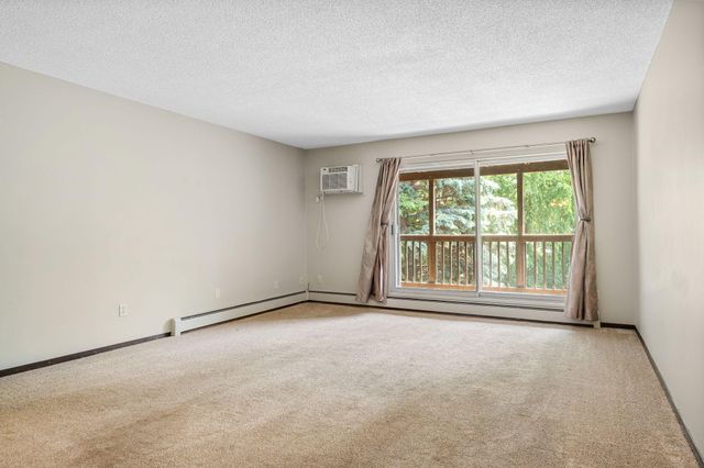 2011 E 122nd Street D24, Burnsville, MN 55337